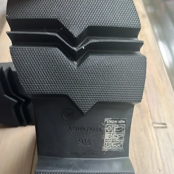 🆕 Aquatalia Holly Lug Sole Chelsea Black Leather Boot Size 9.5
