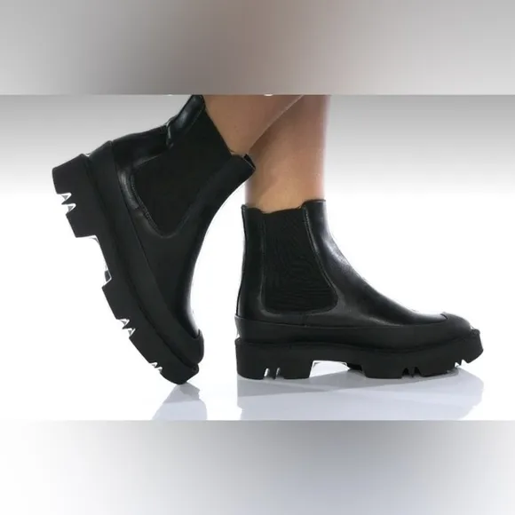 🆕 Aquatalia Holly Lug Sole Chelsea Black Leather Boot Size 9.5