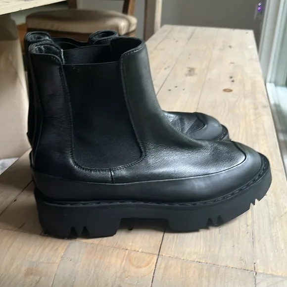 🆕 Aquatalia Holly Lug Sole Chelsea Black Leather Boot Size 9.5
