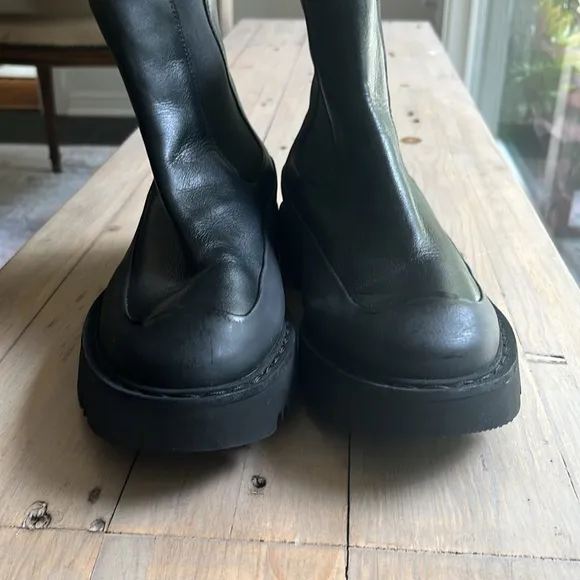 🆕 Aquatalia Holly Lug Sole Chelsea Black Leather Boot Size 9.5