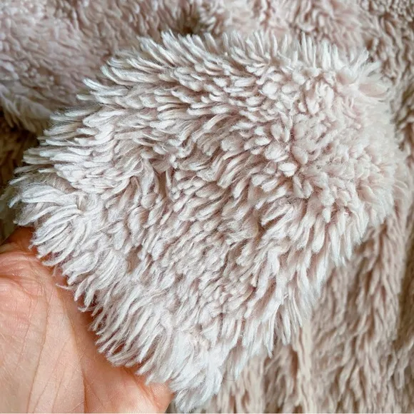 ❄️ CONTEMPORARY BLUSH FAUX FUR TEDDY JACKET!