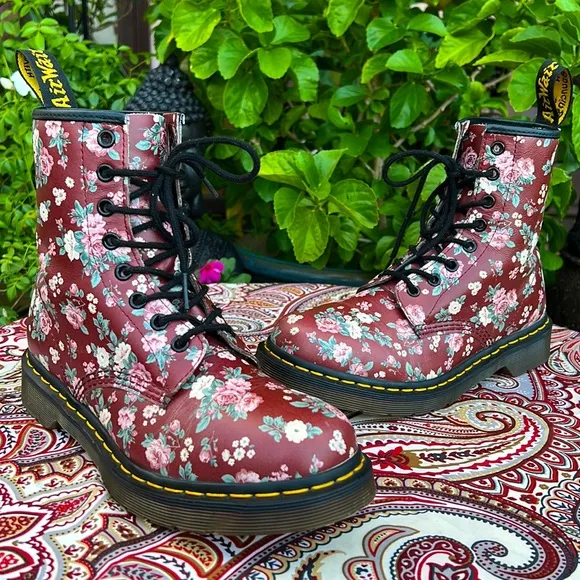 🌺🌸 Dr. Martens Burgundy Rose Floral Boots 🌸🌺