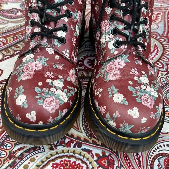 🌺🌸 Dr. Martens Burgundy Rose Floral Boots 🌸🌺