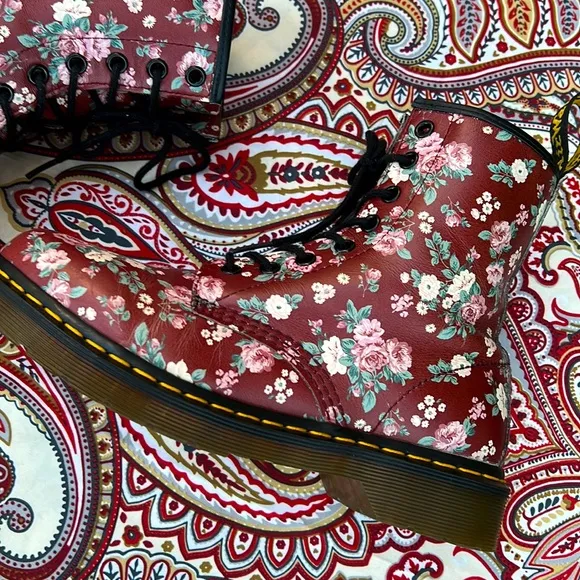 🌺🌸 Dr. Martens Burgundy Rose Floral Boots 🌸🌺