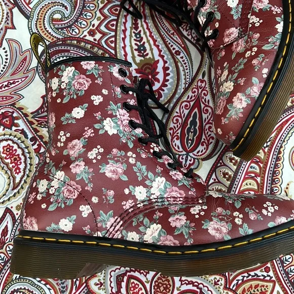🌺🌸 Dr. Martens Burgundy Rose Floral Boots 🌸🌺