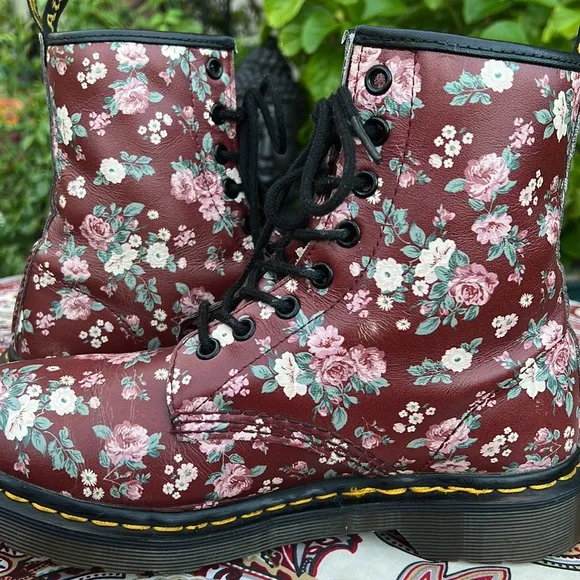 🌺🌸 Dr. Martens Burgundy Rose Floral Boots 🌸🌺