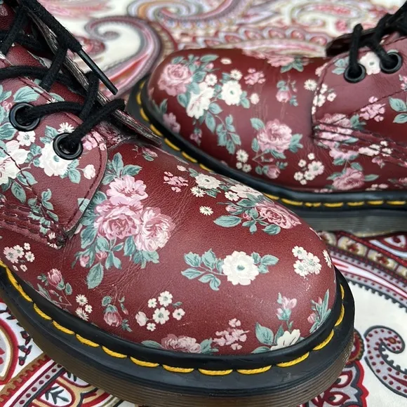 🌺🌸 Dr. Martens Burgundy Rose Floral Boots 🌸🌺