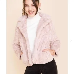 🆕 Francesca’s Collections franki Faux Fur Jacket for Girls