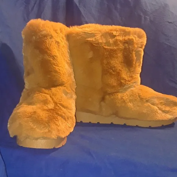 - FROZEN-26 FUR BOOTS