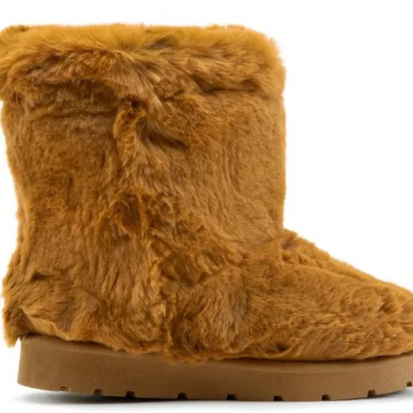 - FROZEN-26 FUR BOOTS