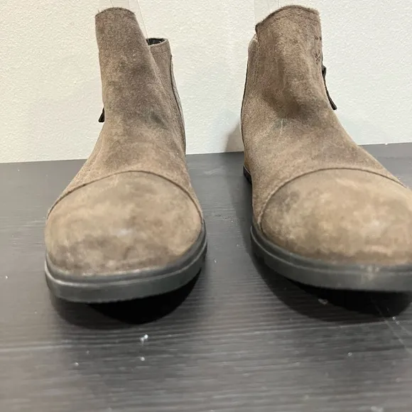 - - Sorel Major light Olive Green Booties, Size 8