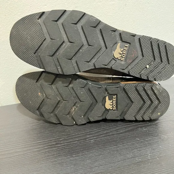 - - Sorel Major light Olive Green Booties, Size 8