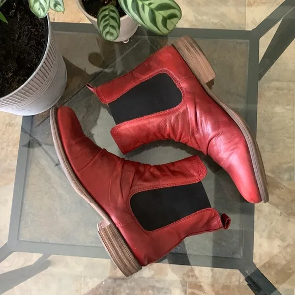 🔥1/2 of Summer Sale!🔥 MIZ MOOZ LISSIE CHELSEA BOOTS- BORDEAUX