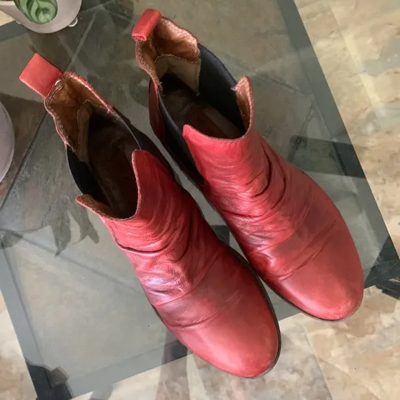 🔥1/2 of Summer Sale!🔥 MIZ MOOZ LISSIE CHELSEA BOOTS- BORDEAUX