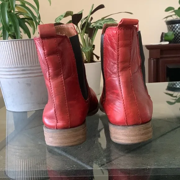 🔥1/2 of Summer Sale!🔥 MIZ MOOZ LISSIE CHELSEA BOOTS- BORDEAUX