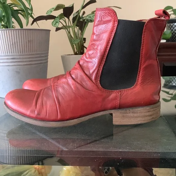 🔥1/2 of Summer Sale!🔥 MIZ MOOZ LISSIE CHELSEA BOOTS- BORDEAUX