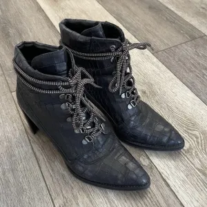 $598 Gigi Hadid x Stuart Weitzman Black Croc Embossed Leather Lace-up Boots 8M