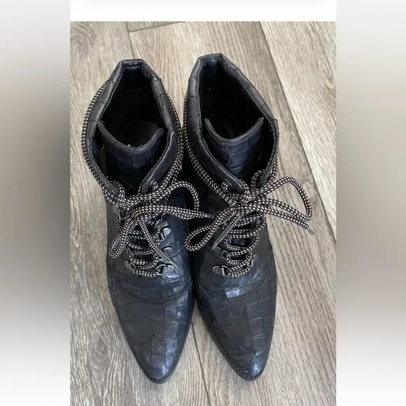 $598 Gigi Hadid x Stuart Weitzman Black Croc Embossed Leather Lace-up Boots 8M