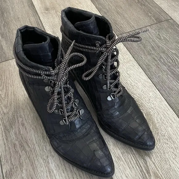 $598 Gigi Hadid x Stuart Weitzman Black Croc Embossed Leather Lace-up Boots 8M