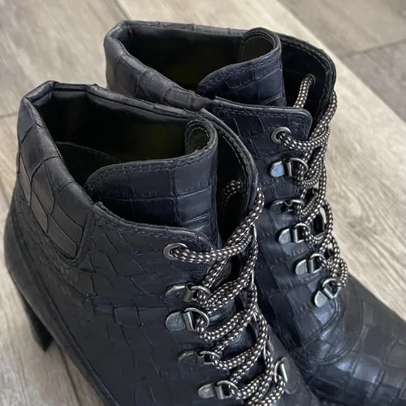 $598 Gigi Hadid x Stuart Weitzman Black Croc Embossed Leather Lace-up Boots 8M