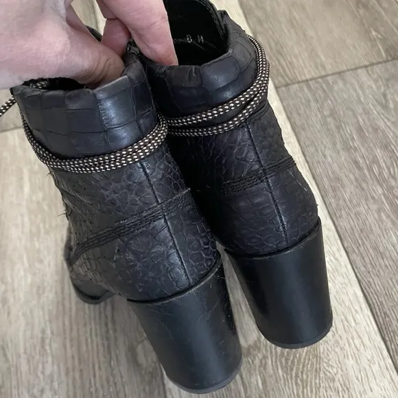 $598 Gigi Hadid x Stuart Weitzman Black Croc Embossed Leather Lace-up Boots 8M