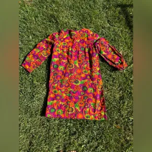 60s Vintage Bright Floral Long Sleeeved Mini Dress