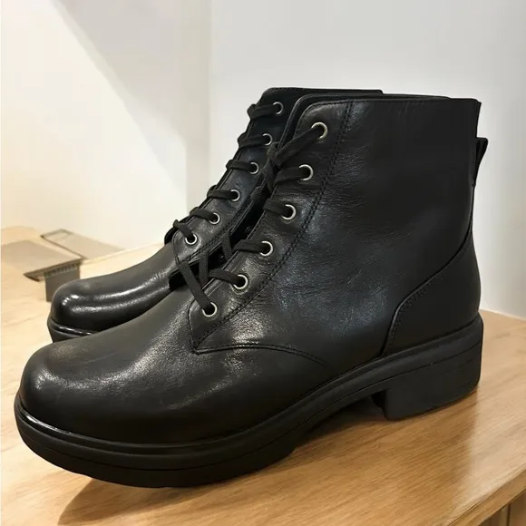 Abeo Vista Lace Black Leather Lace-Up Boots women’s size 10 nearly new