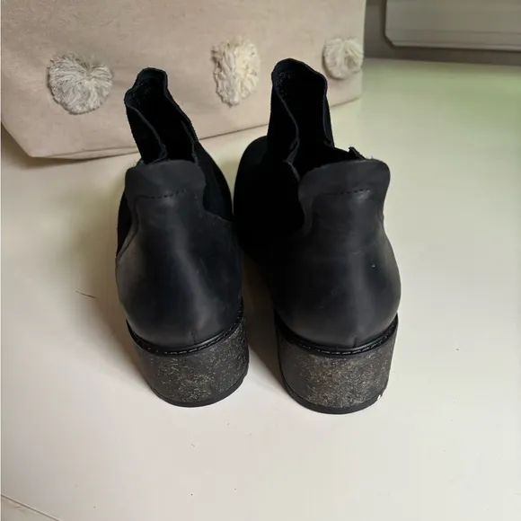 Aetrex Frankie Black Suede Ankle Boots