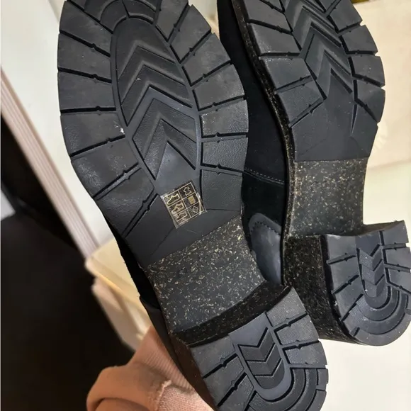 Aetrex Frankie Black Suede Ankle Boots