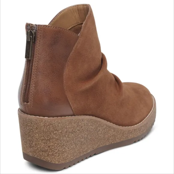 AETREX Kara Cognac 39/8.5  Brown Wedge Waterproof Cork Comfy Support Ankle Boots
