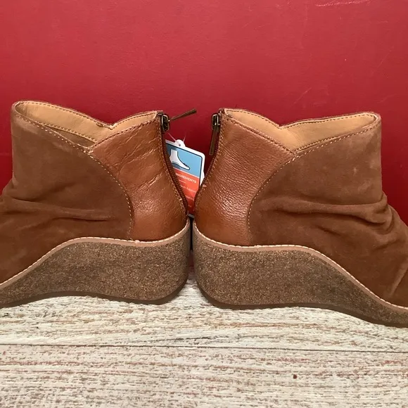 AETREX Kara Cognac 39/8.5  Brown Wedge Waterproof Cork Comfy Support Ankle Boots