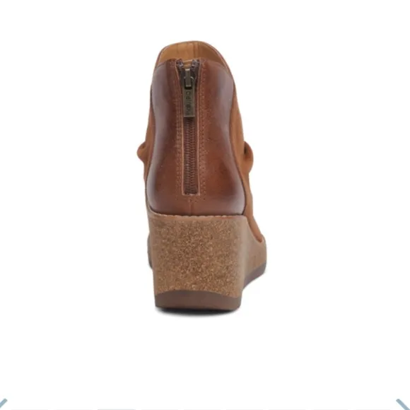 AETREX Kara Cognac 39/8.5  Brown Wedge Waterproof Cork Comfy Support Ankle Boots