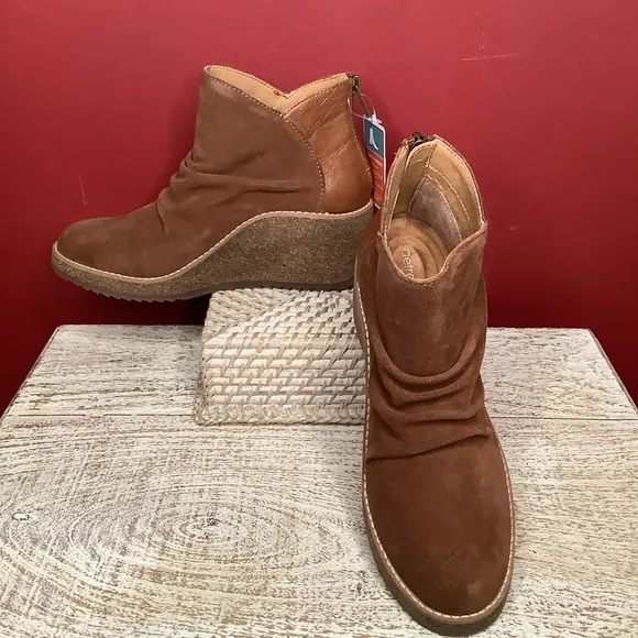 AETREX Kara Cognac 39/8.5  Brown Wedge Waterproof Cork Comfy Support Ankle Boots