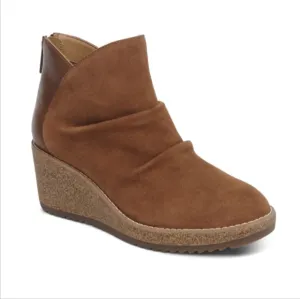 AETREX Kara Cognac 39/8.5  Brown Wedge Waterproof Cork Comfy Support Ankle Boots