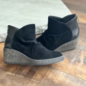 Aetrex Women’s Size 6-6.5 Kara Ankle Wedge Black Suede Leather Boots