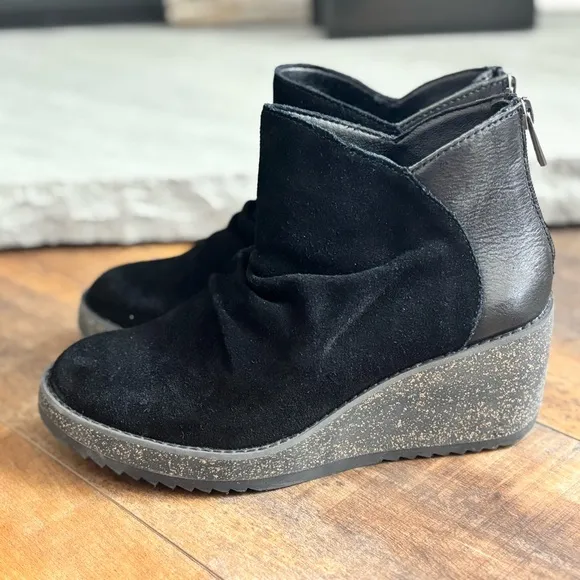 Aetrex Women’s Size 6-6.5 Kara Ankle Wedge Black Suede Leather Boots