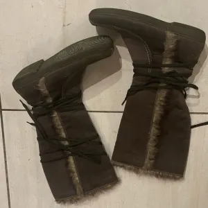 AirWalk Faux Suede &amp; Fur Lace-Up Boots - EUC - Women’s Size 7.5