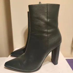 Alias Mae &quot;Blair&quot; Forest Green Leather Chunk Heeled Boots sz.8/38 MSRP$260
