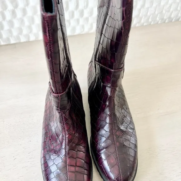 Amalfi by Rangoni Women's Pria Ankle Boot Burgandy Size 8.5” Made in Italy NWOT