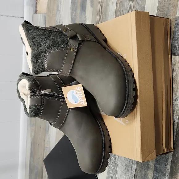 Apres Jewel Ankle Boots