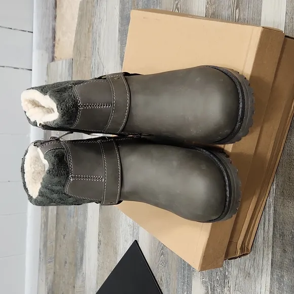 Apres Jewel Ankle Boots