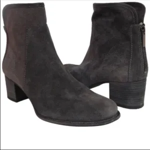 Aquatalia Suede Leather Ankle Boots 7 Gray Grey Taylor Zip Booties Shoes
