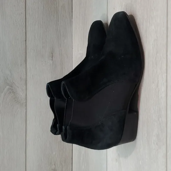 Aquatalia Womens Falco Chelsea Ankle Suede Heels Boots shoes sz 7