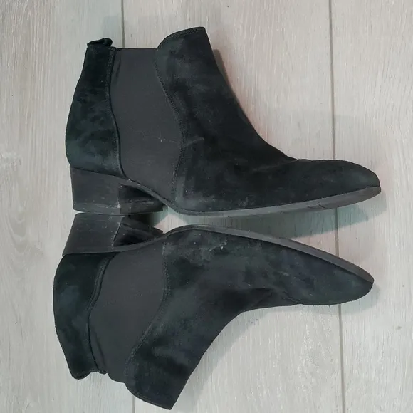 Aquatalia Womens Falco Chelsea Ankle Suede Heels Boots shoes sz 7