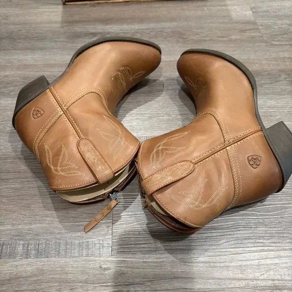 Ariat Darlin Tan Full Grain Leather Heeled Western Short Cowboy Boots