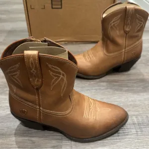Ariat Darlin Tan Full Grain Leather Heeled Western Short Cowboy Boots