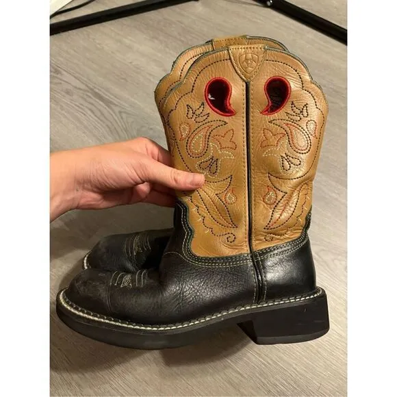 Ariat Short Tan,Red, and Black Boots Sz 6B Women’s