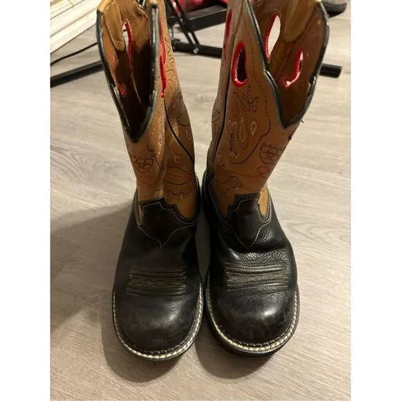 Ariat Short Tan,Red, and Black Boots Sz 6B Women’s
