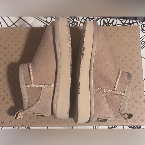 Australia Luxe Collective Cosy Ultra Short Sheepskin kids boots sz 9 toddler.