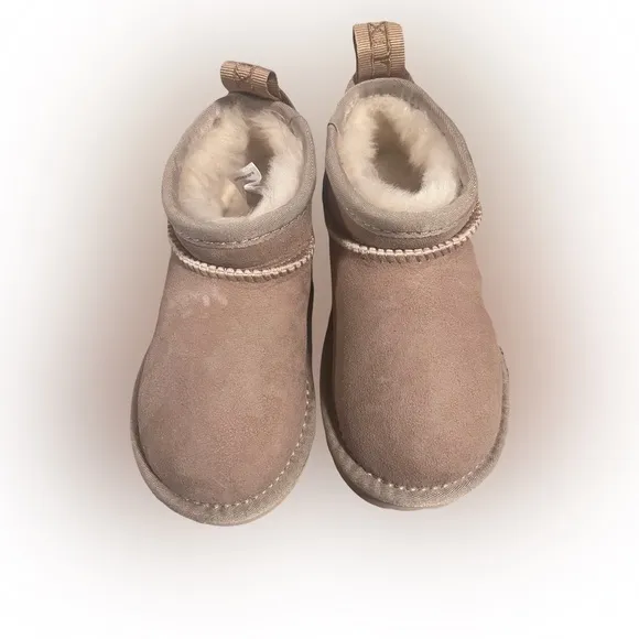 Australia Luxe Collective Cosy Ultra Short Sheepskin kids boots sz 9 toddler.